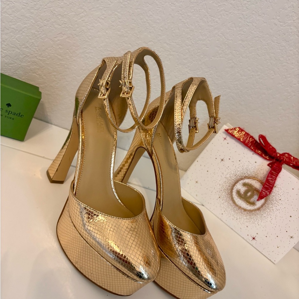 Michael Kors Gold Textured Heels